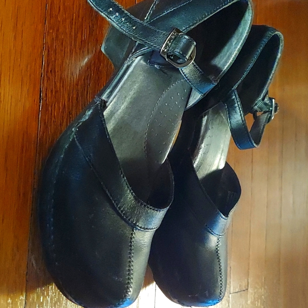 mary jane Dansko clogs